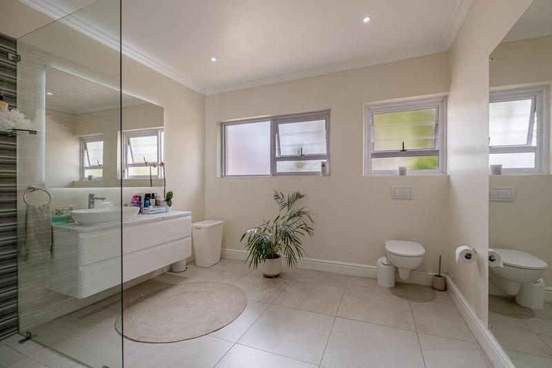 5 Bedroom Property for Sale in Linkside Eastern Cape